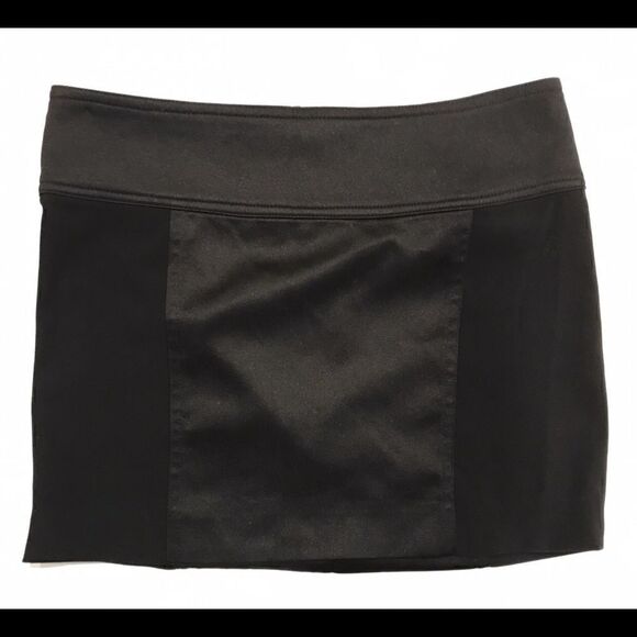 YA-YA SILKY ZIPPER BACK SEXY BLACK MINI SKIRT S - Picture 2 of 4